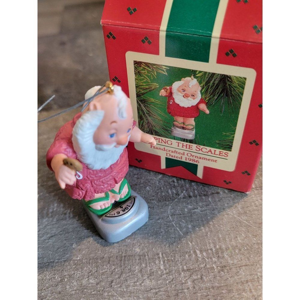 Hallmark tipping the scales 1986 ornament Xmas Decor Santa